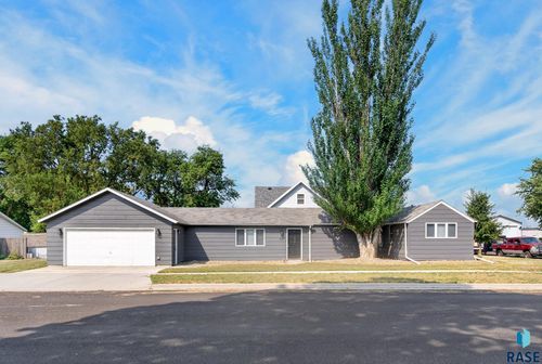 401 S 1st Ave Avenue, Brandon, SD, 57005 | Card Image
