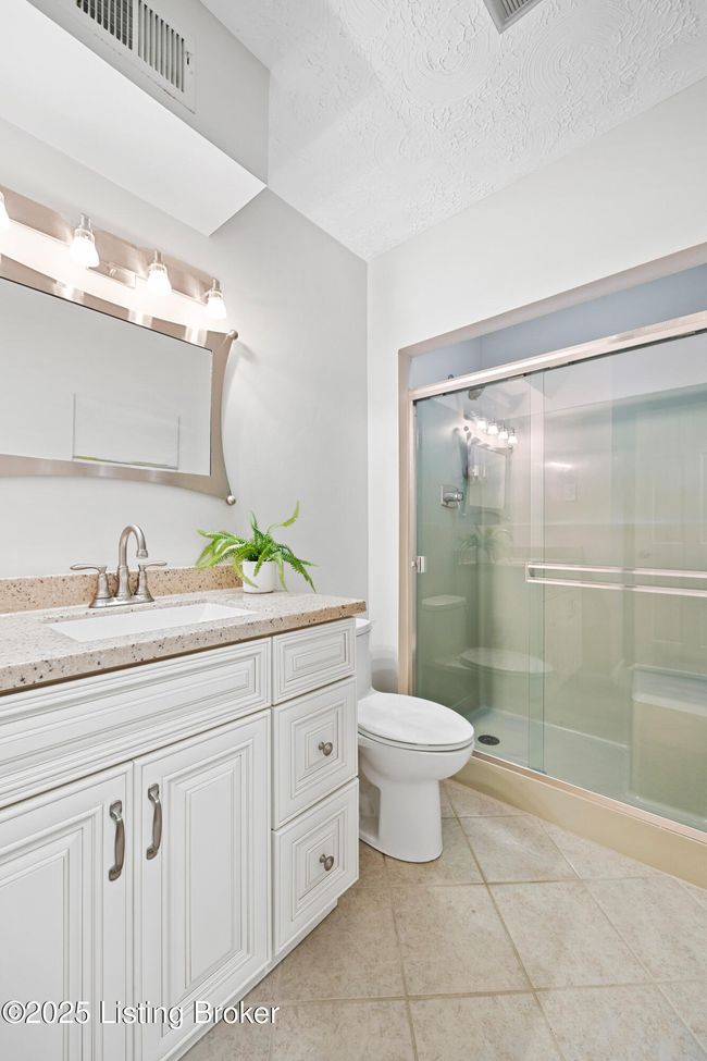 203 - 1600 Gardiner Ln, Condo with 2 bedrooms, 2 bathrooms and null parking in Louisville KY | Image 22
