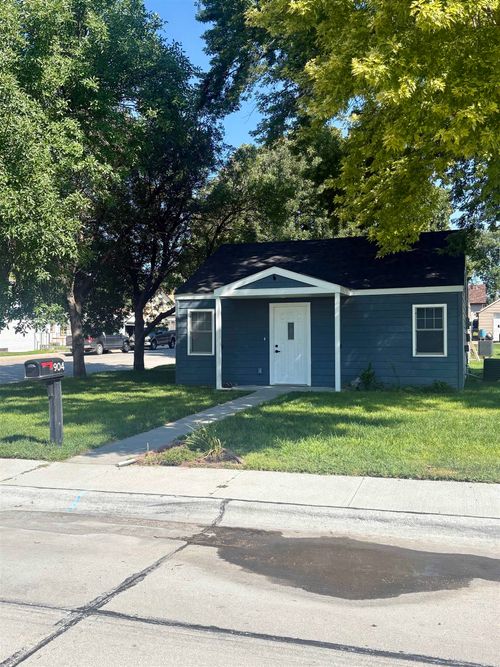 904 17th St, Gothenburg, NE, 69138-1509 | Card Image