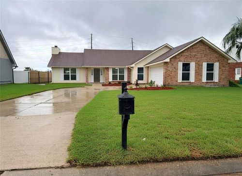 3505 Lake Lynn Dr, Gretna, LA, 70056-8332 | Card Image