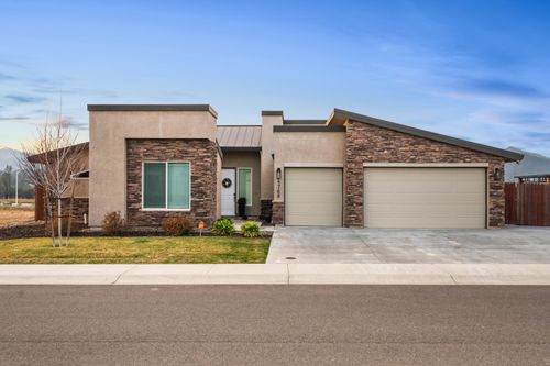 4768 Lower Springs Rd, Redding, CA, 96001-8762 | Card Image
