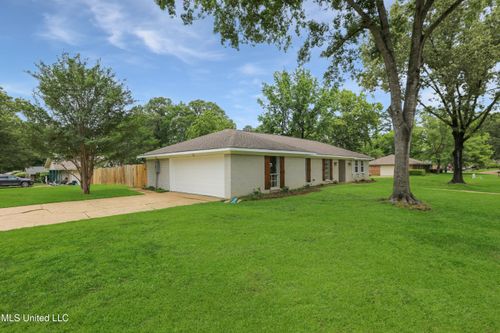 111 Hickory Hill Pl, Brandon, MS, 39042-1938 | Card Image