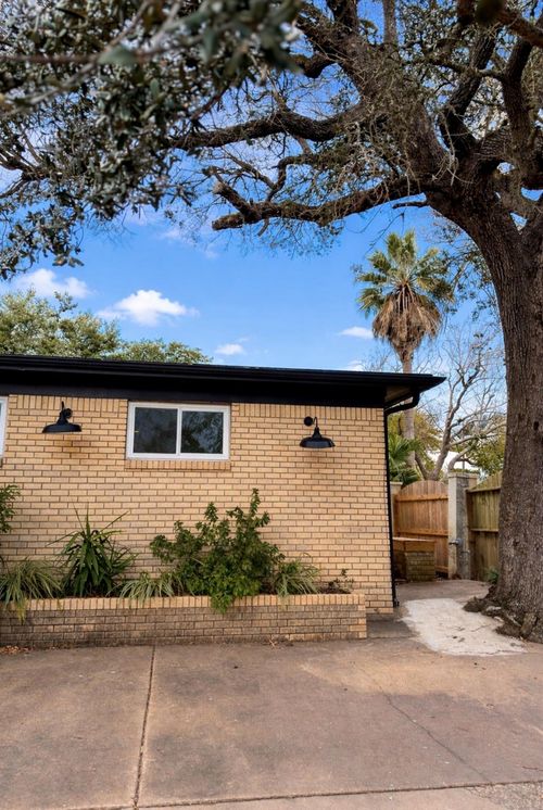 2311 Avenue O, Galveston, TX, 77550-7919 | Card Image