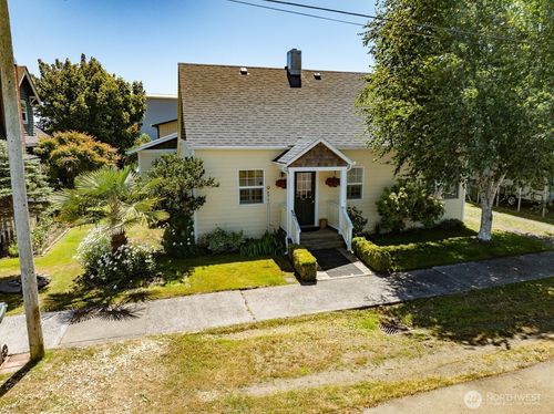 201 Main St Se, Ilwaco, WA, 98624-9094 | Card Image