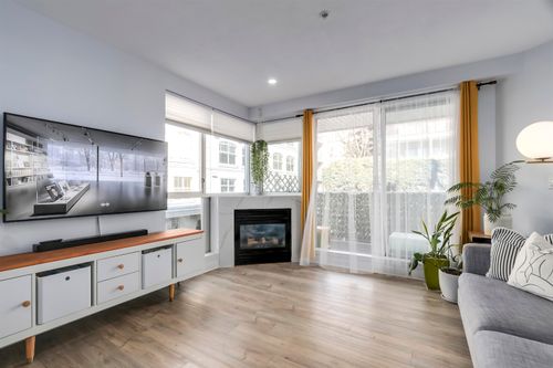 302-122 E 3rd St, North Vancouver, BC, V7L1E6 | Card Image