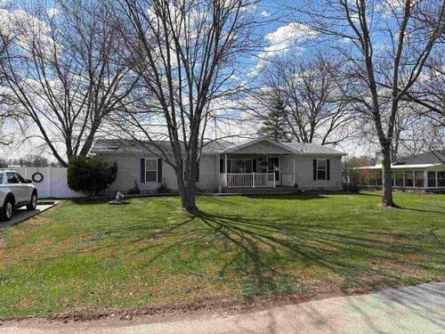 10686 N C Dr, Kendallville, IN, 46755-9726 | Card Image