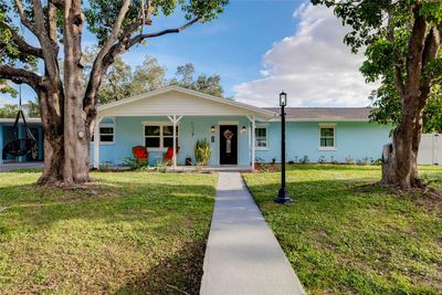 595 Bahama Road, House other with 3 bedrooms, 2 bathrooms and null parking in Venice FL | Image 2