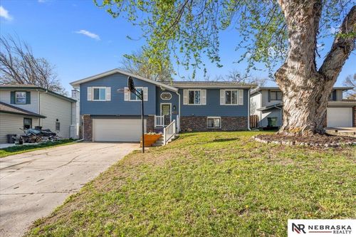 2915 Daniell Cir, Bellevue, NE, 68123-1981 | Card Image