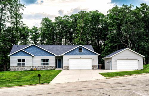 314 Glen Becker Trl, Wisconsin Dells, WI, 53965-5103 | Card Image