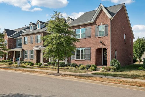 133 Saddlewood Ln, Hendersonville, TN, 37075-3197 | Card Image