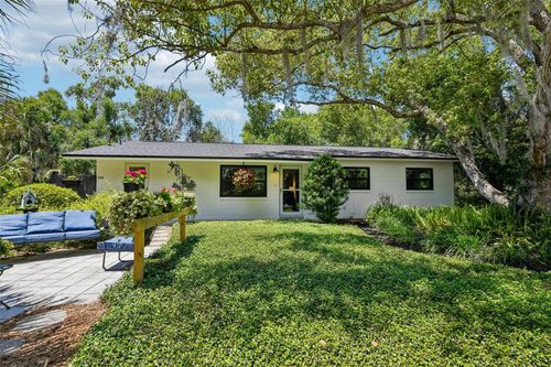 1073 Central Street, MOUNT DORA, FL, 32757 | Card Image