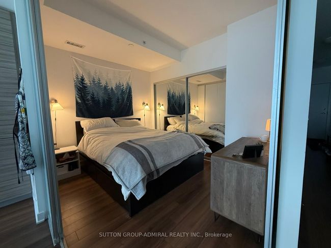 1611 - 210 Simcoe St, Condo with 2 bedrooms, 1 bathrooms and null parking in Toronto ON | Image 8