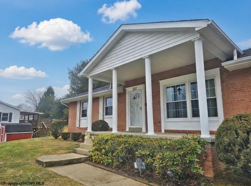 227 Meadowcrest Ln, Bridgeport, WV, 26330-7653 | Card Image