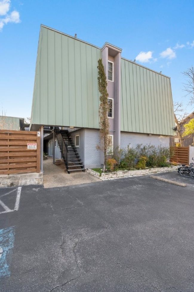 APT-110 - 3815 Guadalupe St, Condo with 2 bedrooms, 1 bathrooms and 2 parking in Austin TX | Image 21