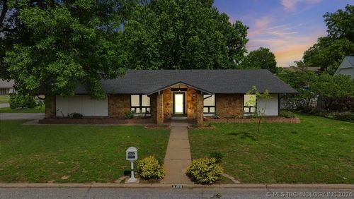 8401 S Fawnwood Ct, Broken Arrow, OK, 74011-8204 | Card Image