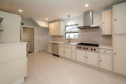 61 61 Halcyon Terrace, New Rochelle, NY, 10801 | Card Image