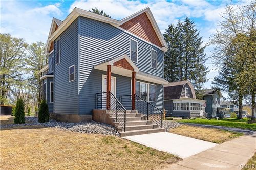 69 1/2 Syracuse St, Baldwinsville, NY, 13027-2928 | Card Image