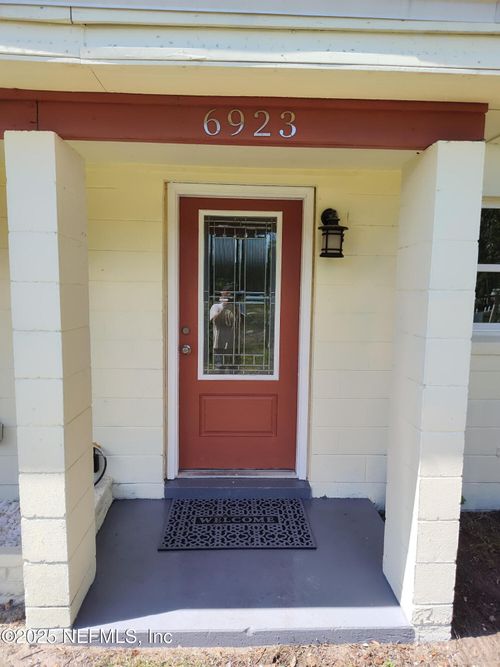 6923 King Arthur Rd N, Jacksonville, FL, 32211-4823 | Card Image
