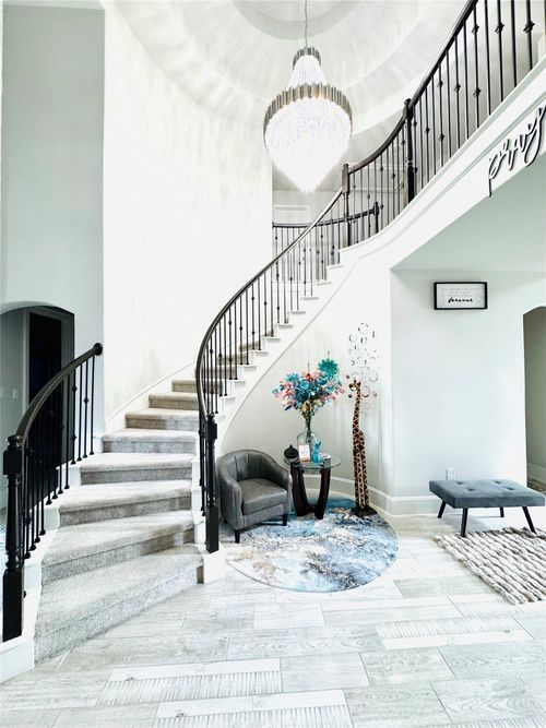 17821 Limestone Spring Ln, Austin, TX, 78738-1612 | Card Image