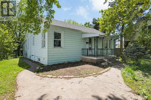 559 Vanier St, Windsor, ON, N8X3E2 | Card Image