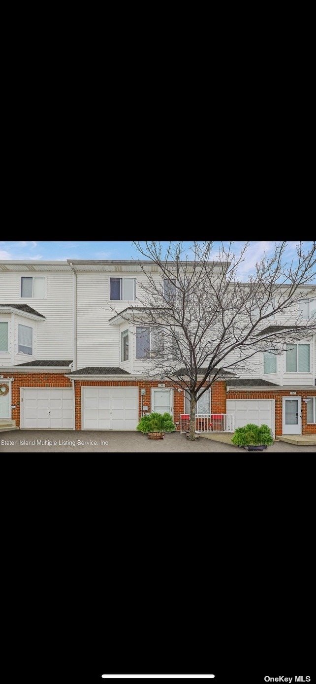 Amanda Ct, Staten Island, NY 10312