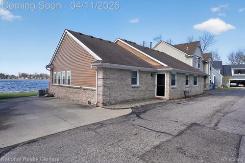 560 Black Oaks Trl, Howell, MI, 48843-6143 | Card Image
