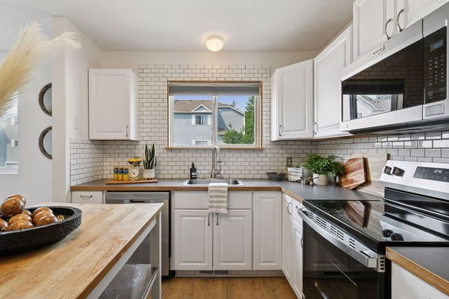Light-filled kitchen | Image 8