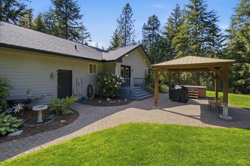 8818 N Ormond Ct, Newman Lake, WA, 99025-9437 | Card Image