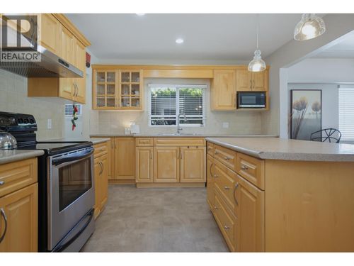 942 Porter St, Coquitlam, BC, V3J5C2 | Card Image