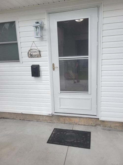158 Dakota Avenue, Islip, NY, 11706 | Card Image
