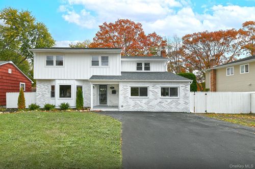 11 Cayuga Ave, Deer Park, NY, 11729-2301 | Card Image