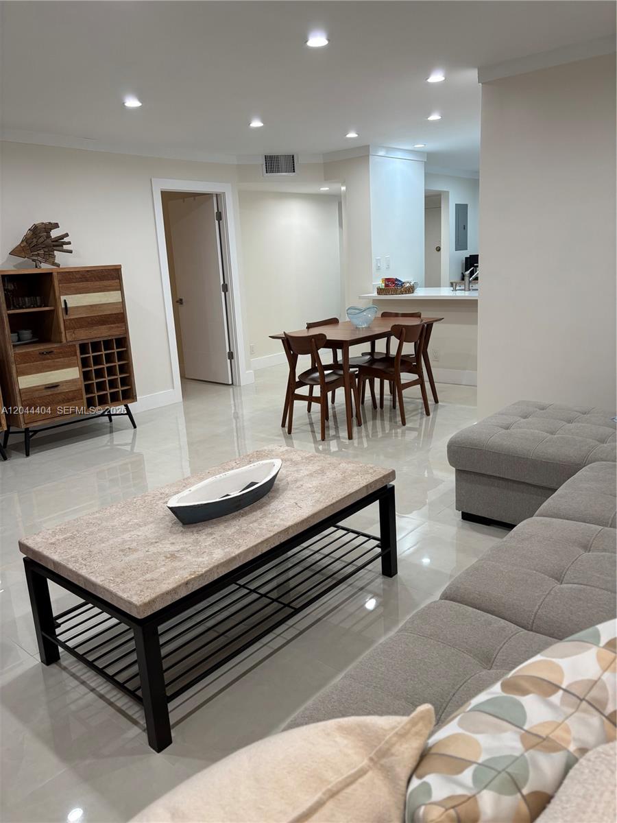 Residential Lease in Hollywood 4
