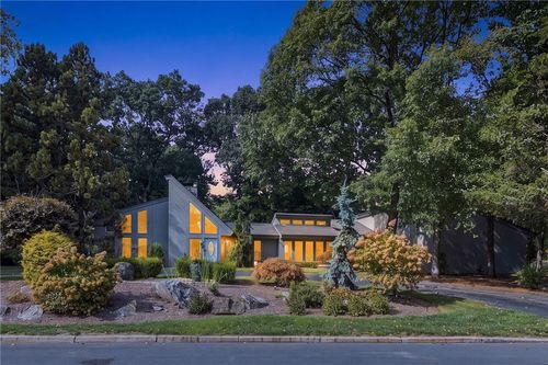 2 Elden Ct, Lincoln, RI, 02865-4928 | Card Image