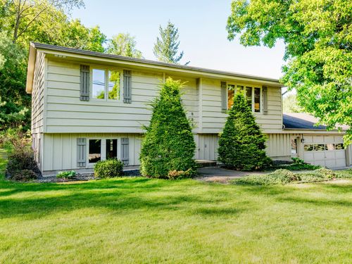 688 Wentworth Ave, Mendota Heights, MN, 55118-2830 | Card Image