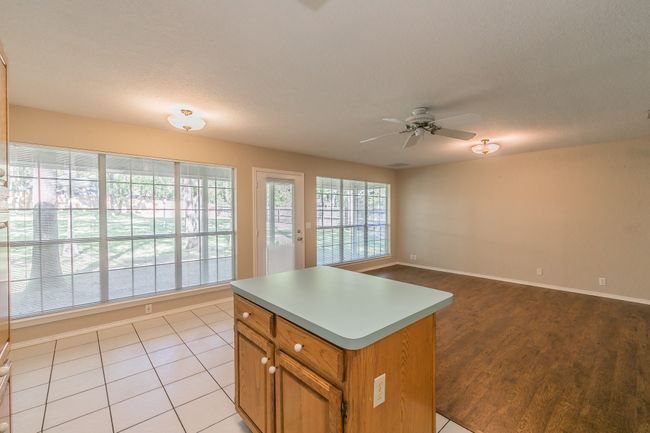 Apartment Living and Kitchen | Image 30