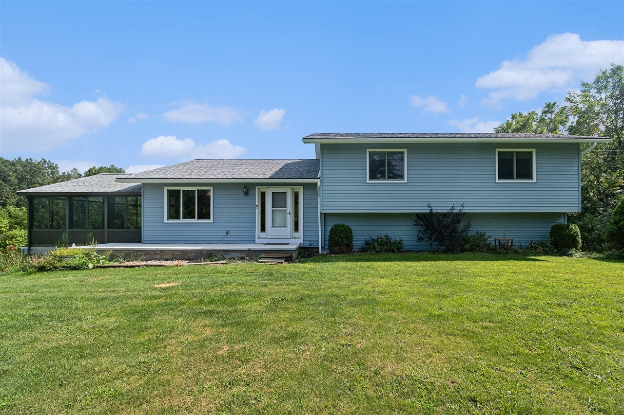 Walsh Rd, Whitmore Lake, MI 48189