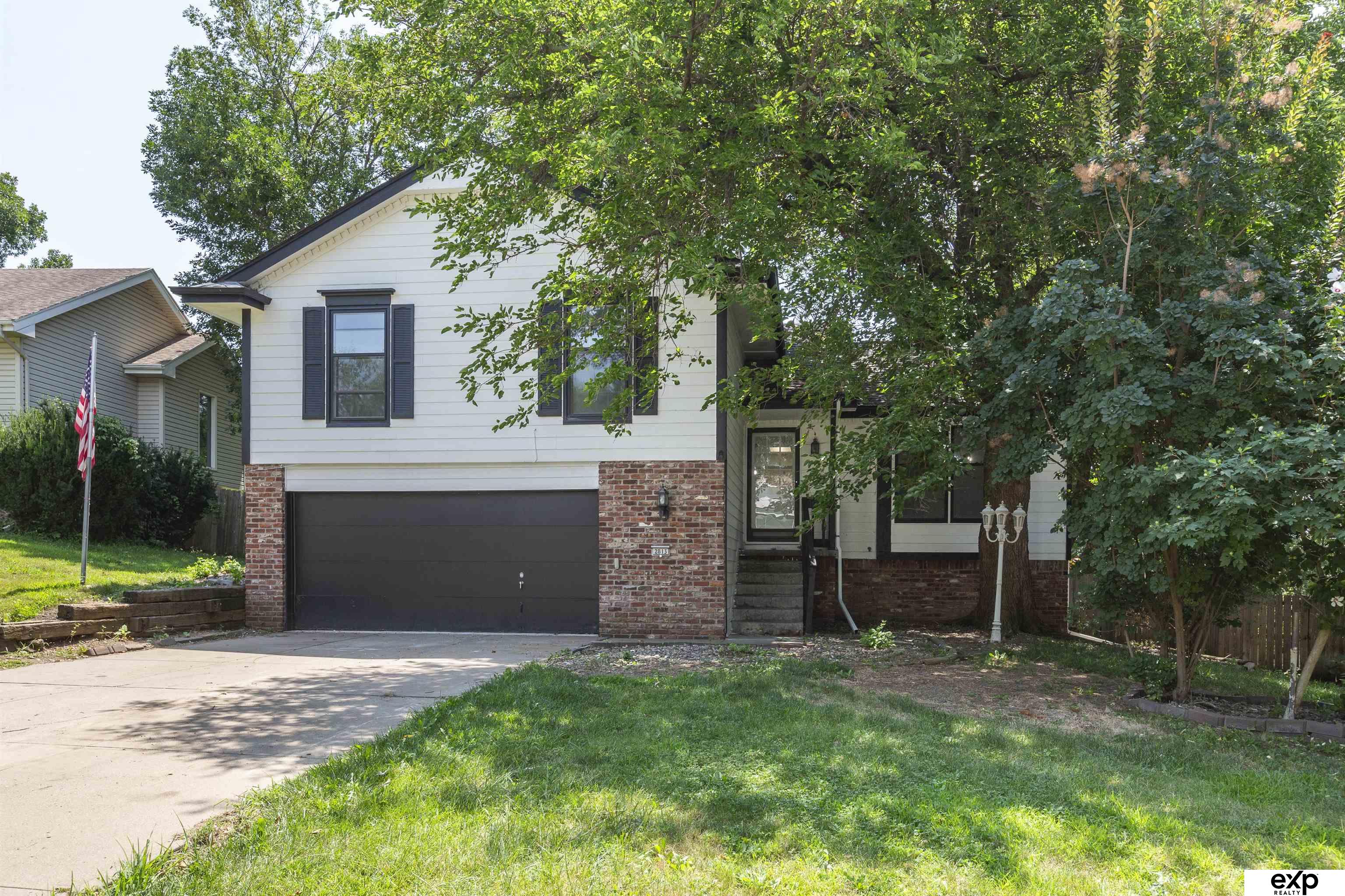 Nottingham Dr, Bellevue, NE 68123