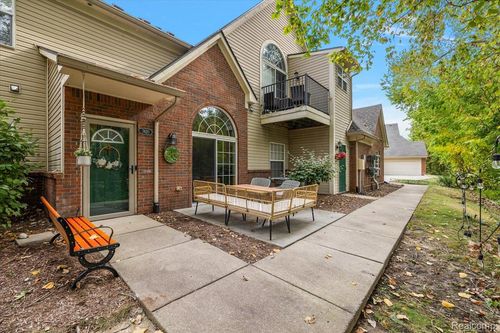 7820 Marie Dr, Shelby Twp, MI, 48316-5372 | Card Image