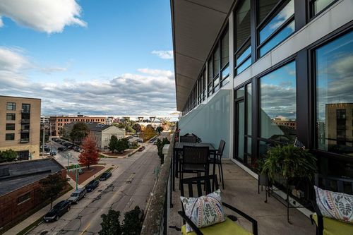 311 E Erie St, MILWAUKEE, WI, 53202-6040 | Card Image