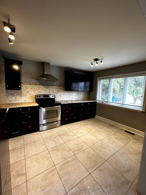 86 Bond Cres, Richmond Hill, ON, L4E3K7 | Card Image
