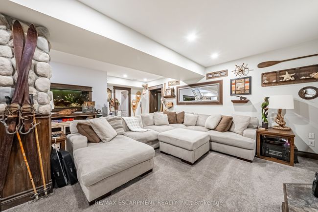70 Oak Ave, House other with 6 bedrooms, 4 bathrooms and 7 parking in Dundas ON | Image 27