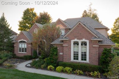 61491 Crown Point Drive, Home with 4 bedrooms, 4 bathrooms and null parking in Washington Twp MI | Image 2