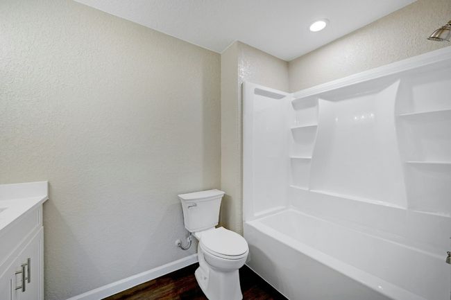 212 S Walnut Ave, House other with 3 bedrooms, 2 bathrooms and 2 parking in Luling TX | Image 19