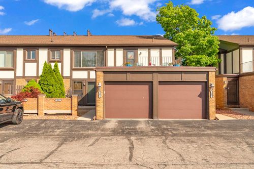 408 Country Club Dr, Saint Clair Shores, MI, 48082-1062 | Card Image