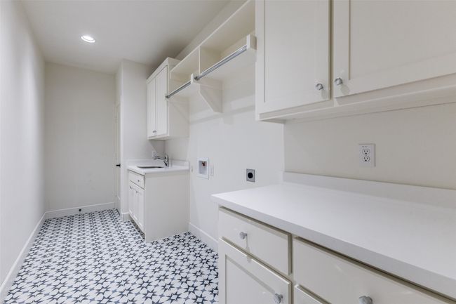 Full-Size Laundry | Image 30