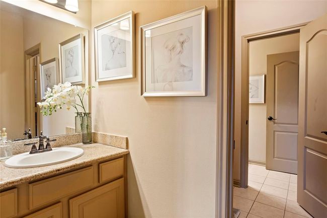 2nd full bath upstairs with jack and jill sinks, connects the hallway on either side. | Image 27