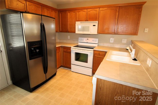 2043 Shady Pond Dr, Townhouse with 3 bedrooms, 2 bathrooms and null parking in Lake Wylie SC | Image 4