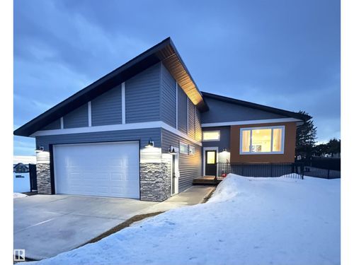 102 1 St, Yellowstone, AB, T0E1A0 | Card Image