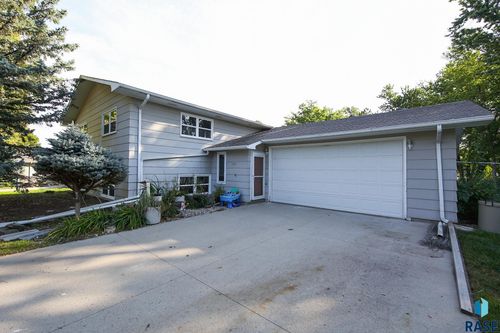 1521 Calumet Rd, Brookings, SD, 57006-3612 | Card Image