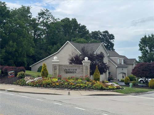 202 Parkview Dr, Pleasant Hills, PA, 15236-4574 | Card Image